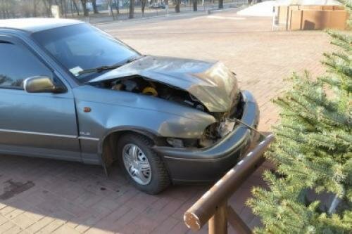 Сегодня в Мариуполе столкнулись две легковые машины