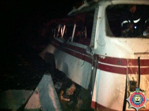 В Артемовском районе пассажирский автобус подорвался на мине, есть погибшие (ФОТО)