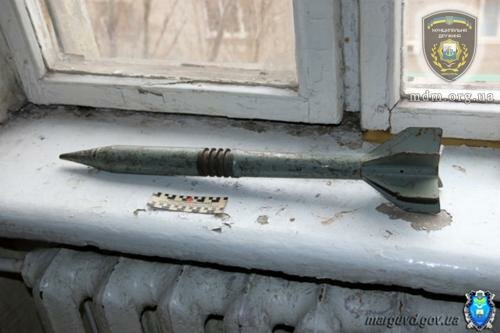 В Мариупольском общежитии обнаружен снаряд (ФОТО)