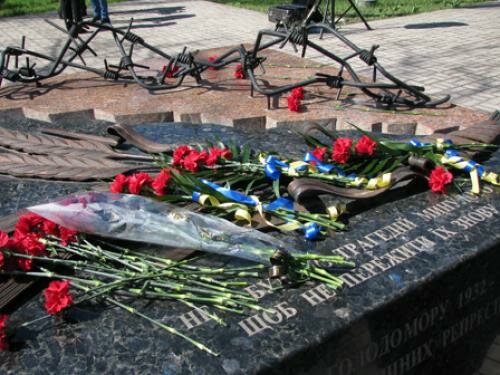 В Мариуполе почтили память жертв нацистских концлагерей (ФОТОРЕПОРТАЖ)