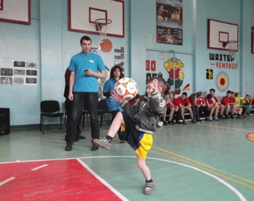 Мариупольской школе – интернат №21 провели праздник футбола