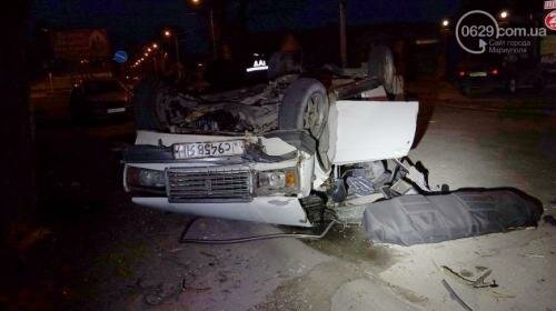 В Мариуполе перевернулась «семерка» с пьяным водителем. 3 человека в больнице (ФОТО)