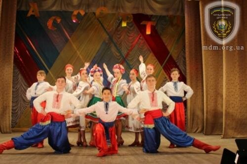 В ГДК "Чайка" прошел отчетный концерт "Мой любимый Мариуполь" Образцового ансамбля танца "Ассорти".