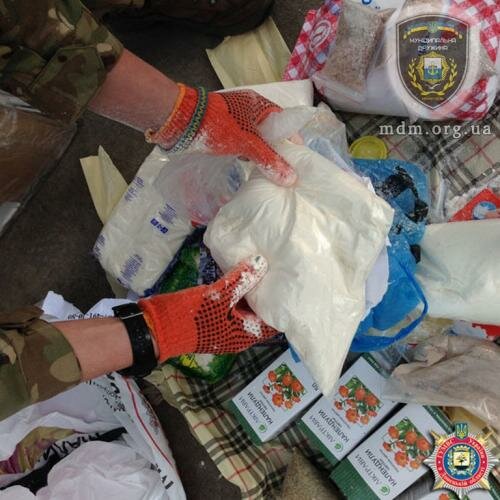 В автобусе сообщением Мариуполь-Донецк обнаружили партию наркотиков (фото)