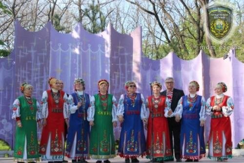 На майские праздники Городской Дворец культуры "Чайка" поздравил всех горожан праздничным концертом