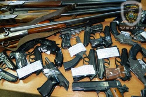 Жители Донецкой области добровольно сдавали оружие