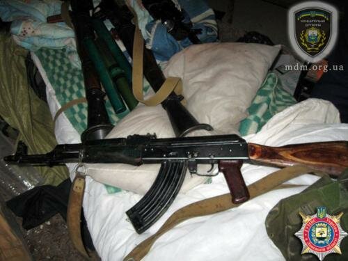 В Красноармейске обнаружен склад оружия: 6 гранатометов, 38 гранат и более 12 тысяч патронов (ФОТО)