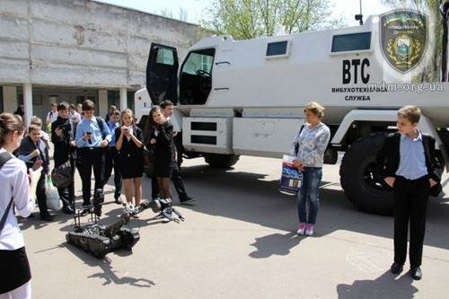 Милиция рассказала детям что делать с взрывоопасными предметами (ФОТО, ВИДЕО)