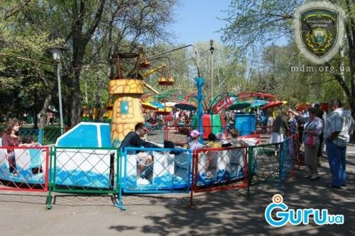 ДК «Молодежный» приглашает всех желающих покататься на аттракционах в детском парке «Веселка»
