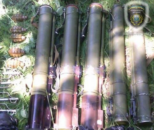 В Донецкой области пограничники обнаружили скрытый арсенал оружия (ВИДЕО)