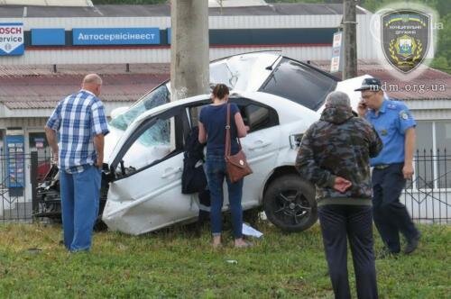 Смертельное ДТП в Мариуполе: «Хюндай» врезался в столб. Погиб 23-летний парень (ФОТО)