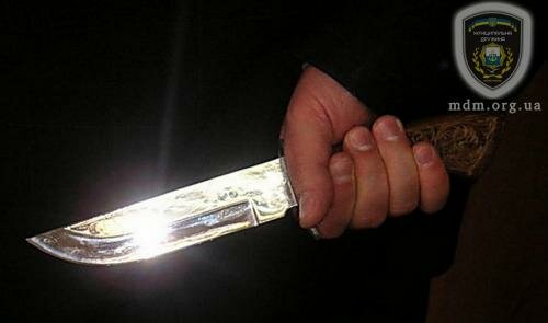 В Мариуполе ограбили женщин, угрожая ножом