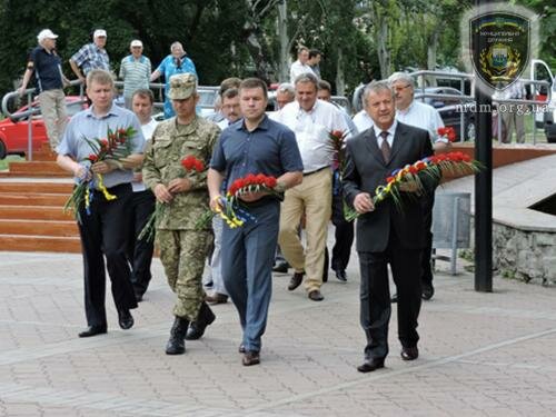 Мариупольцы отметили День Конституции Украины (ФОТО) 