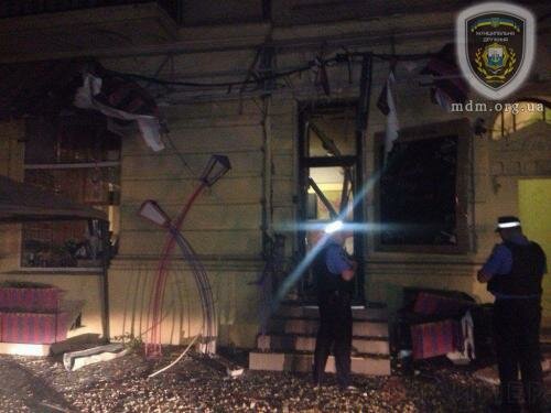 Ночью в центре Одессы взорвали кафе: опубликованы фото