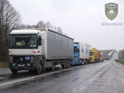 Мобильные группы на линии разграничения задержали грузовики с десятками тонн контрабандного груза для боевиков