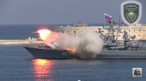 В Севастополе российский корабль едва не поразил ракетой зрителей на параде (ВИДЕО)