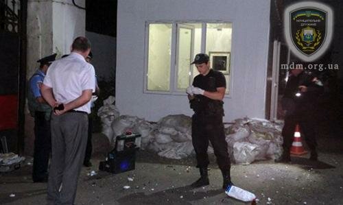 Самодельное взрывное устройство сработало ночью у входа в помещение "Самообороны Одессы"