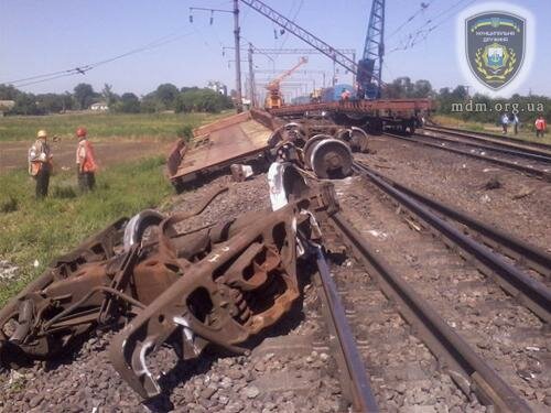 В Николаевской области поезд сошел с рельсов (ФОТО)