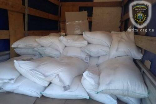 Под Мариуполем задержали три грузовика с сахаром, который везли в «ДНР» (ФОТО)