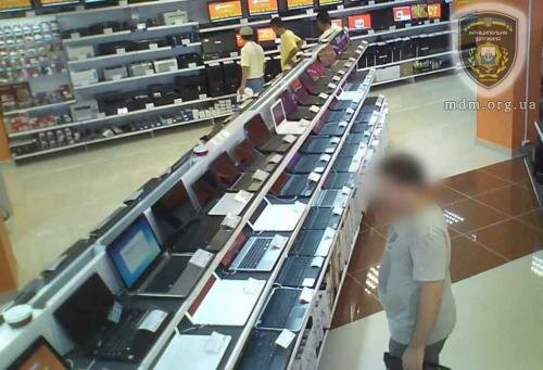 В Мариуполе злоумышленники пытались ограбить магазин мобильной связи.