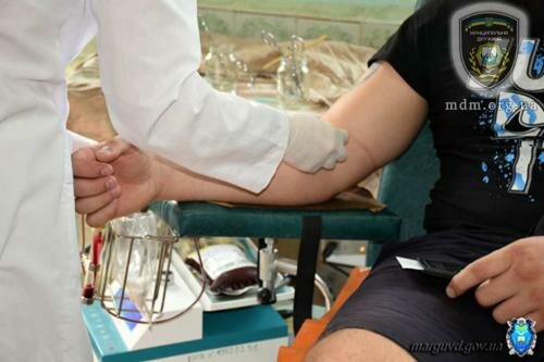 Мариупольская милиция откликнулась на призыв медиков: помочь в создании резерва донорской крови для экстренных случаев. (ФОТО, ВИДЕО)