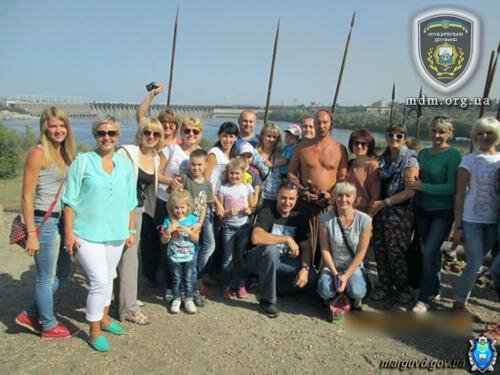 Мариупольские милиционеры со своими семьями посетили с познавательной экскурсией остров казацкой славы Хортица