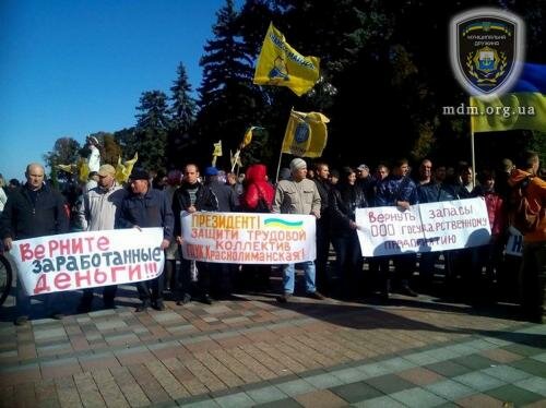Донецкие шахтеры под Верховной Радой требуют заплатить им за отгруженный уголь и вернуть прежнего руководителя