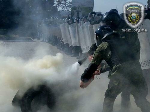 МВД Мариуполя училось отбиваться от митингующих