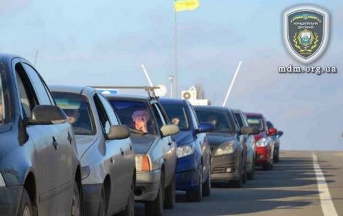 На Донбассе более 1,5 тыс. автомобилей стоят в очереди на пунктах пропуска