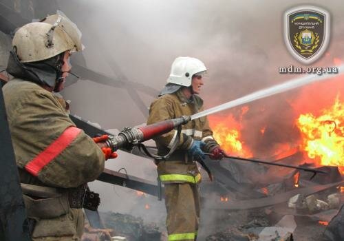 В поселке под Мариуполем горел жилой дом, погибли три человека