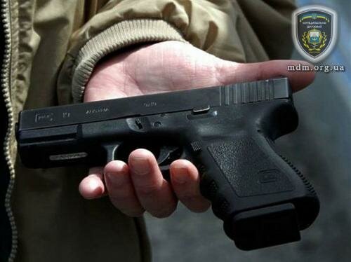 За сутки на территории Мариуполя полицейскими пресечено 4 факта незаконного хранения оружия