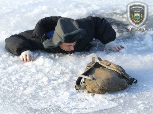 В Мариуполе мальчик провалился под лед