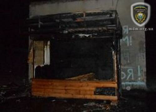  Cасатели ликвидировали пожар в хлебном киоске