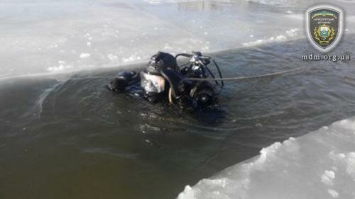 B Мариуполе водолазы учатся спасать людей в экстремальных условиях ледовой кампании 