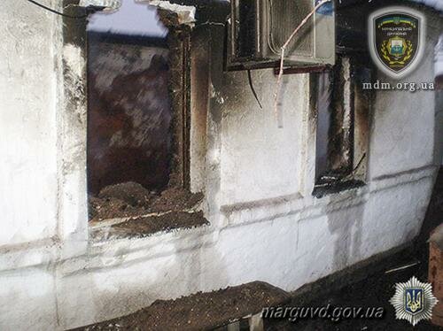 В Мариуполе сгорел дом. В огне погибли мать и сын.